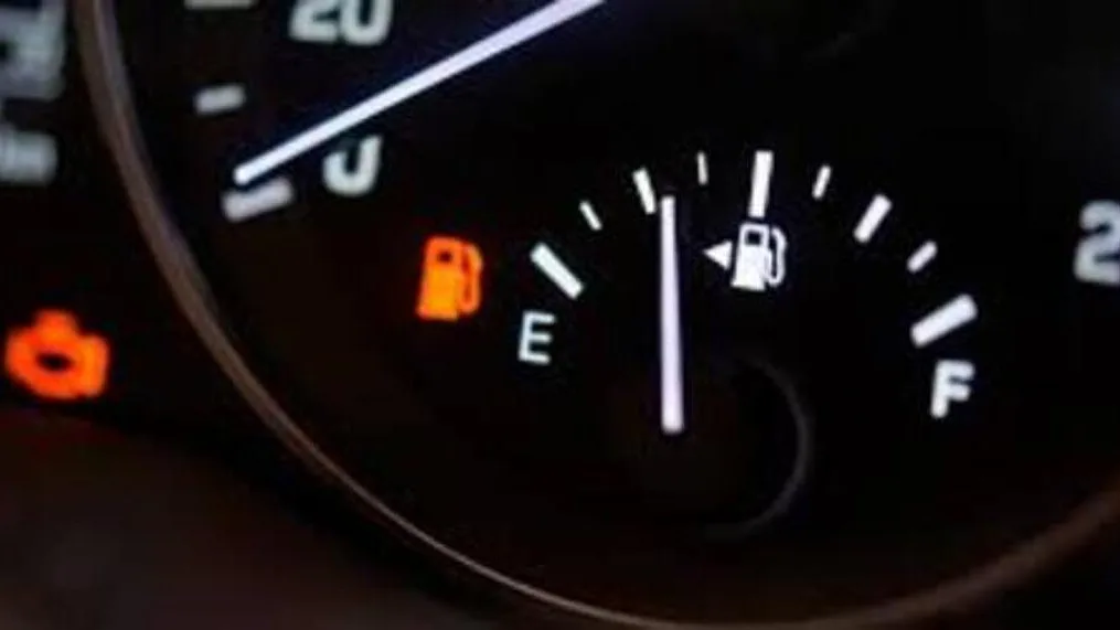 Encher um depósito de 50 litros de gasolina custa quase 105 euros em Portugal: sem impostos ficaria nos 56 euros