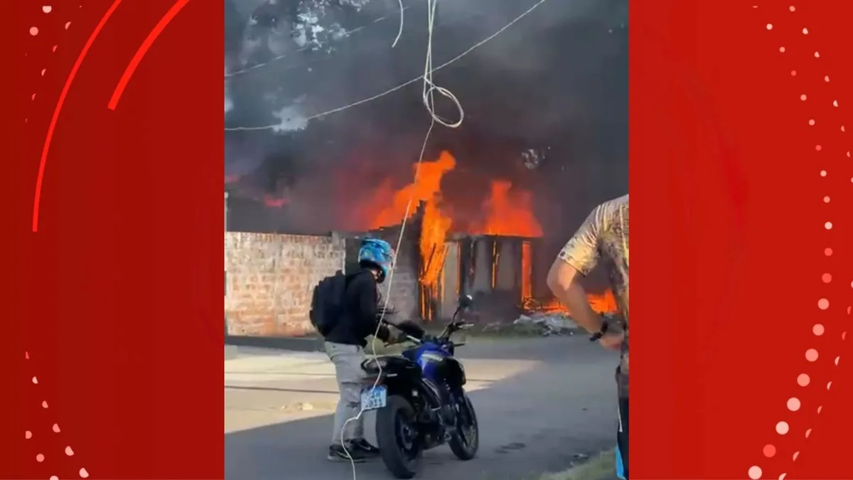 VÍDEO: incêndio destrói casa no bairro do Zerão e deixa duas pessoas intoxicadas pela fumaça