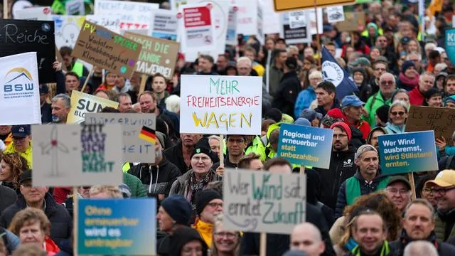 Proteste in Berlin: Tausende demonstrieren in Berlin gegen Energiepolitik der Regierung