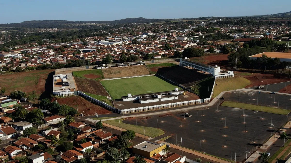 Estádio de time campeão nacional fica perto de conclusão depois de 14 anos de obras; veja fotos