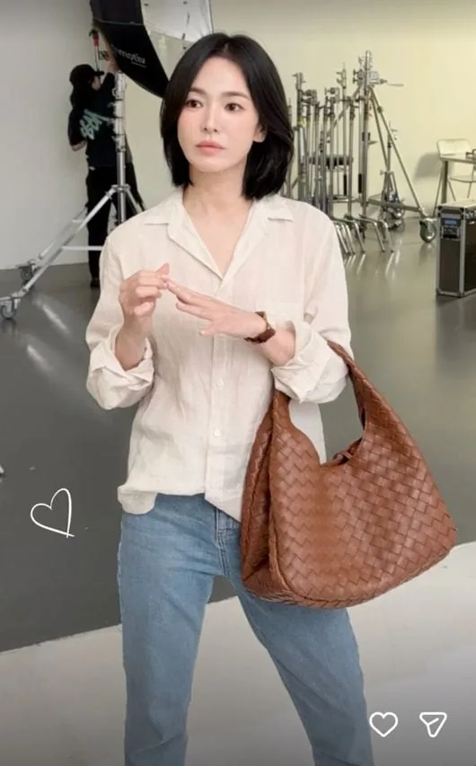 송혜교, 44년째 예쁘다..이 정도면 걸어다니는 인형 그 자체