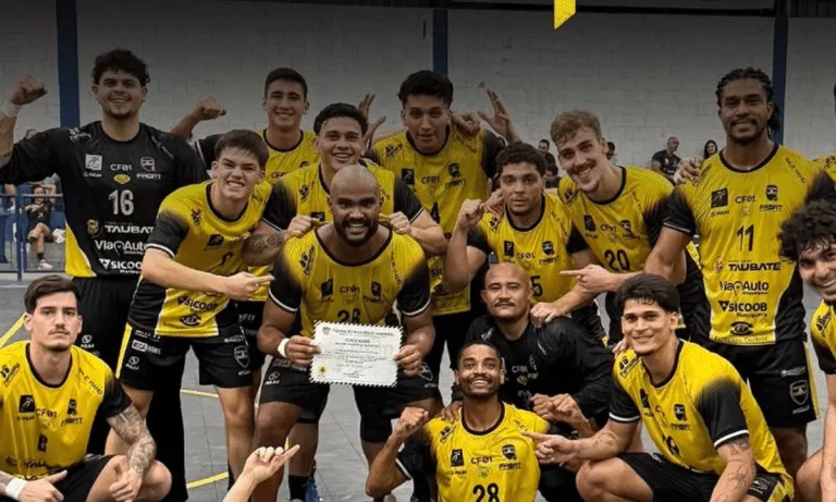 Com gol no último lance, brasileira vai à final da Supercopa da Romênia