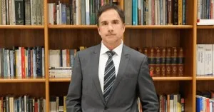 TRF-4 pune Eduardo Appio e determina perda de cargo após suposto furto de champanhe