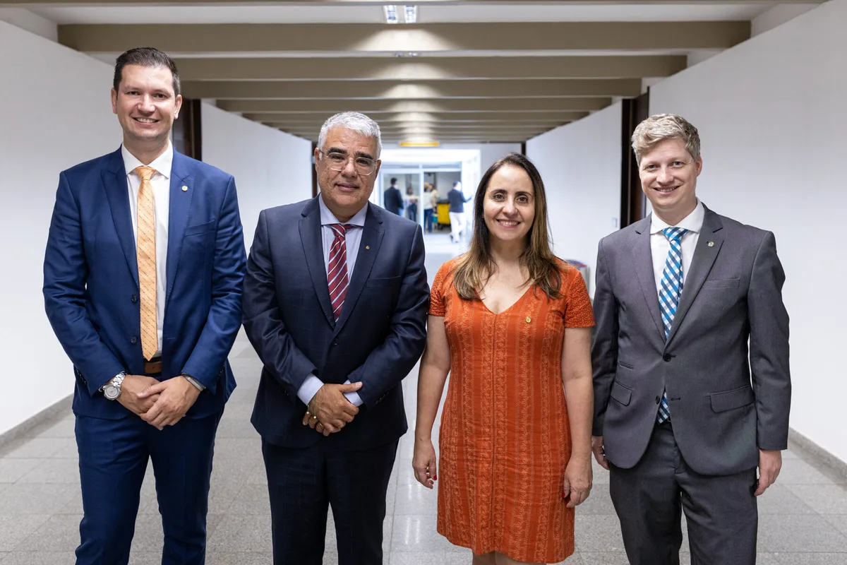 Novo lidera ranking conservador e PL fica em segundo