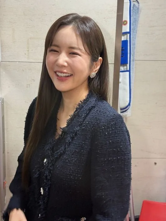 눈 수술 4번 고백하더니…장영란, 블랙룩 입고 '리즈 미모' 갱신