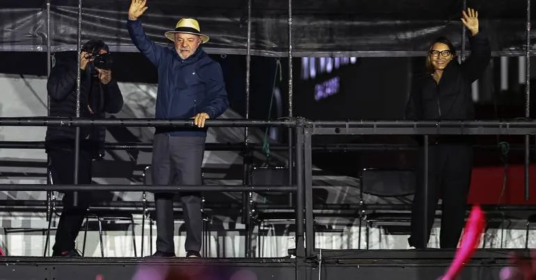 Benefício social dado por Lula antes das eleições validado