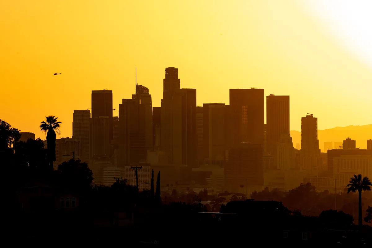 El sur de California enfrenta un verano con humedad inusual y noches con récord de calor