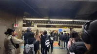 Escada rolante muda de direção e confunde passageiros no metrô do RJ