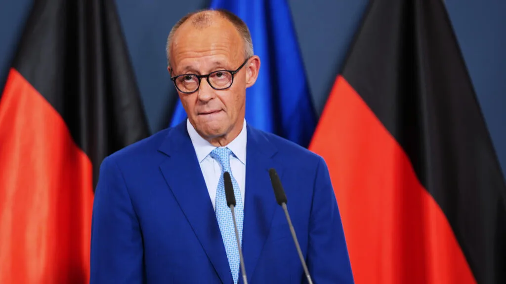 Novo avanço da AfD em eleições regionais alemãs abala governo, mas chanceler rejeita renunciar