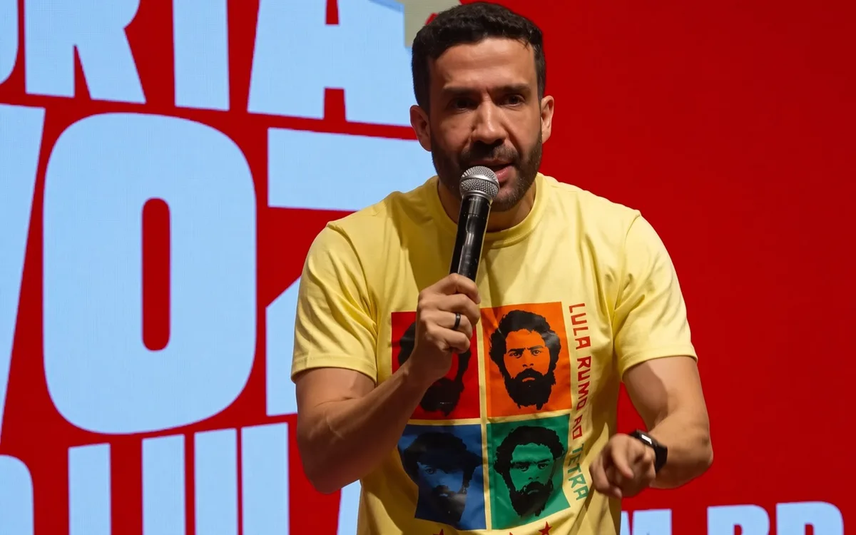 Janones celebra volta do ‘Exército do Lula’: “Está praticamente reeleito”