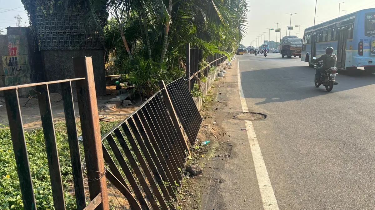 ‘Barricade the opening along the tracks on Sudhanandha Bharathi Street in East Tambaram’