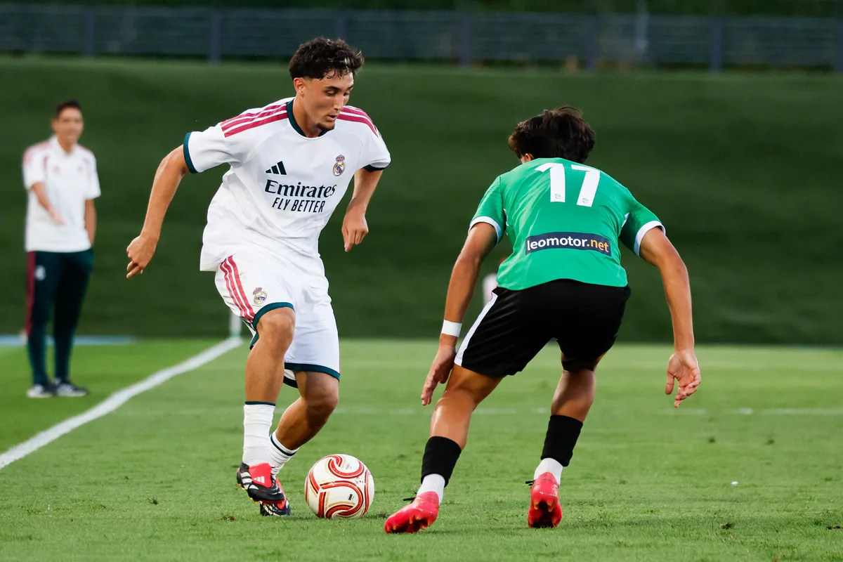Primera derrota del Castilla con un Javi Navarro vestido de héroe