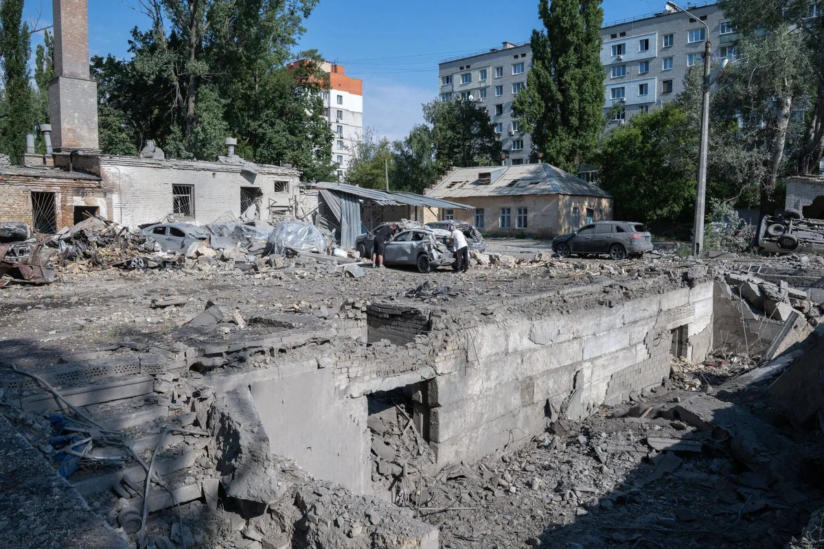 Guerre en Ukraine : frappe meurtrière en Russie ; Zelensky réclame plus d’aide