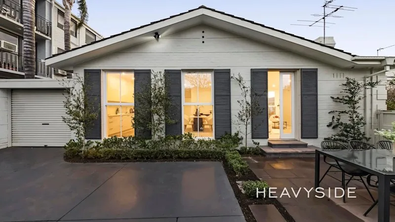 Downsizers make an unusual bid to win Armadale home for $1,585,000