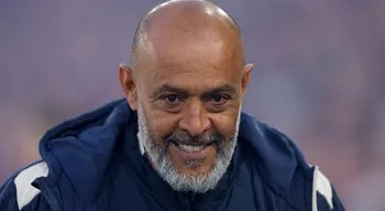 César Peixoto e Nuno Espírito Santo avançam na Taça da Liga inglesa