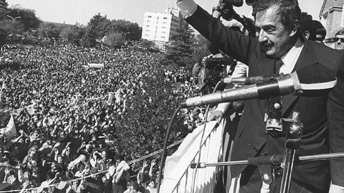 Juan Carlos Torre: "Con Raúl Alfonsín la democracia tenía que probar que era competente"