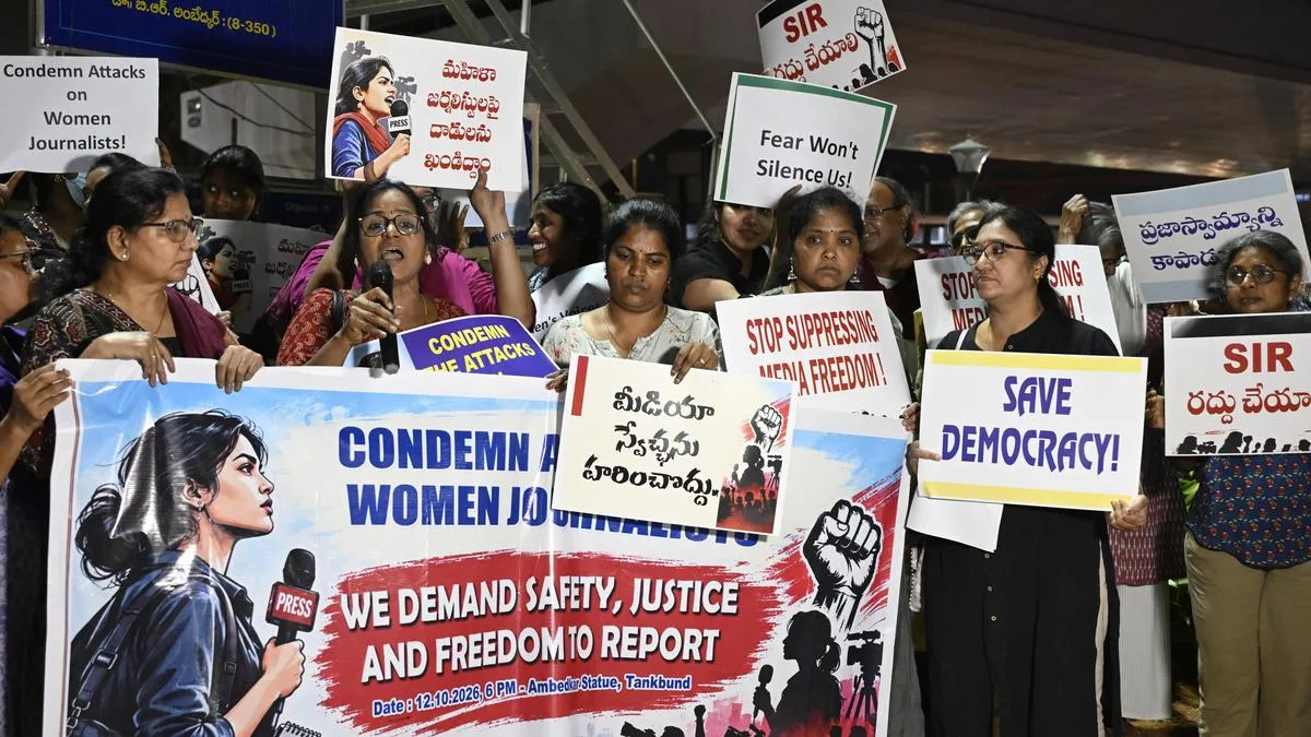 Hyderabad journalists protest against police action on demonstrators in Delhi