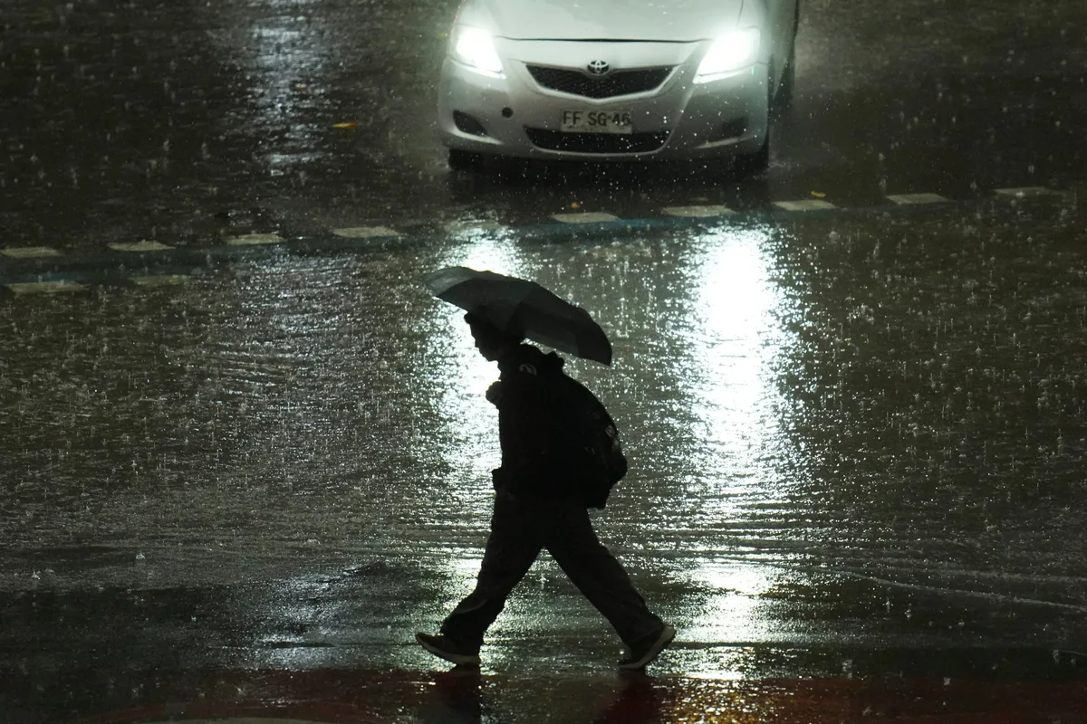 Alerta roja en Santiago de Chile por fuertes tormentas e inundaciones, a pocos días del aluvión