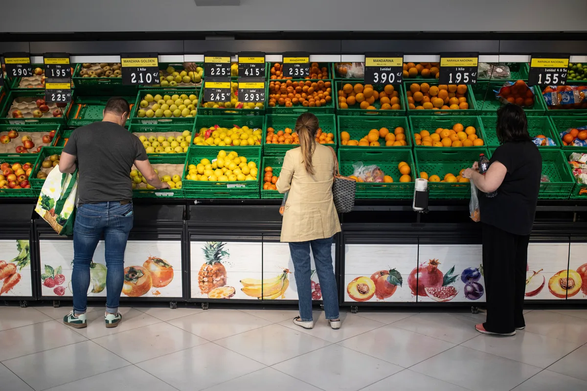 La "hipersensibilidad" al precio por la incertidumbre impulsa la cuota de mercado de Lidl, Dia y Aldi