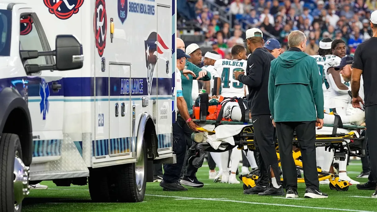 Mitspieler beteten für ihn - NFL-Star bleibt regungslos liegen