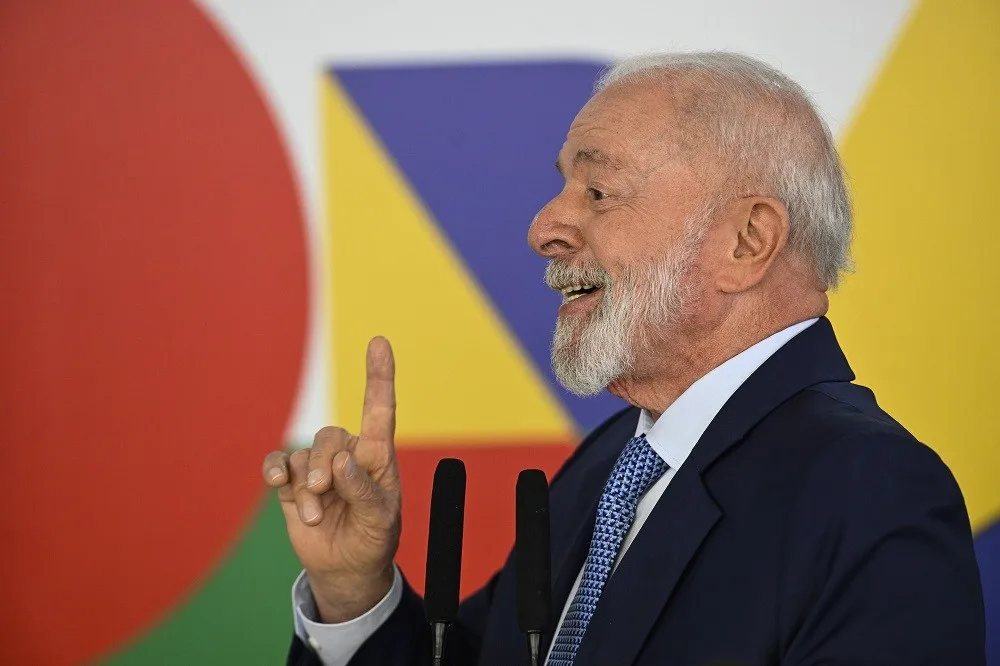Lula assina decreto com novas regras de comercialização e revenda de ingressos