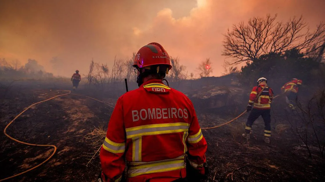 Mais de 750 bombeiros combatem quatro incêndios ativos no Norte