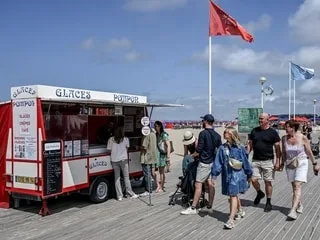 Tourisme : la canicule et les incendies poussent les vacanciers vers le nord de la France