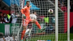 Alemães começam a duvidar de Neuer e Bayern defende: «É o número um»
