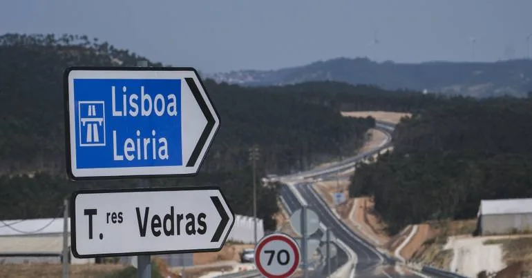 Despiste de carro na A8 em Loures causa uma morte