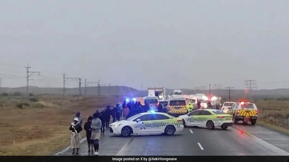 21 Killed, 4 Injured After 3 Vehicles Collide In South Africa