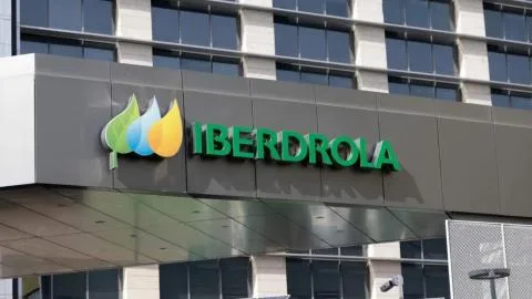 Iberdrola permitirá a sus clientes donar el saldo de su programa de fidelización a la Asociación Contra el Cáncer