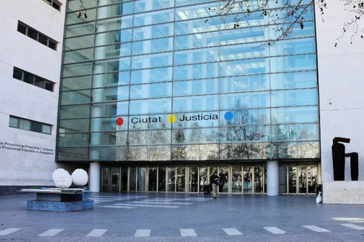 Condenados a seis años de cárcel un padre y sus dos hijos por intentar matar a un familiar en El Puig (Valencia)