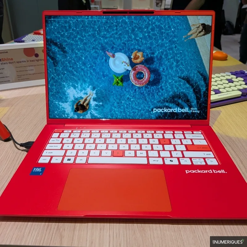 Actualité : Packard Bell signe son grand retour avec un DotBook 14 et sa gamme d'accessoires haute en couleurs