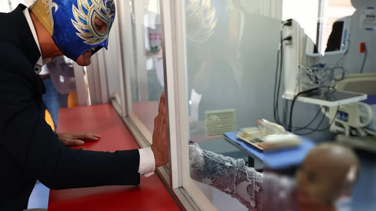 El Grande Americano se gana el corazón de los fanáticos tras su inesperada visita a niños en el Hospital Infantil de México