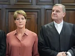 Betont Unschuld: Umstrittener Ex-Anwalt von Christina Block sagt im Prozess aus