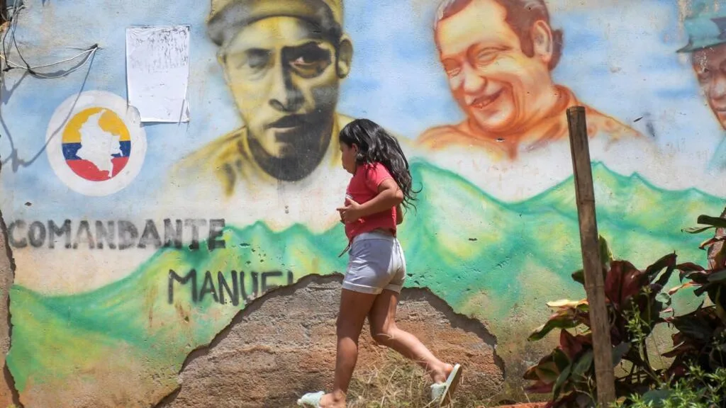 ‘Apologia à narcocultura’: como grupos armados usam redes sociais para recrutar crianças na Colômbia