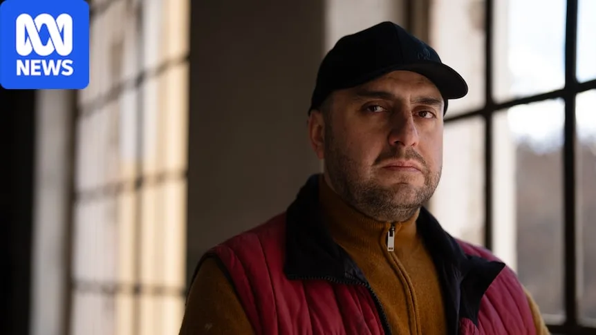 Ex-ASIO agent offers to give evidence to Bondi inquiry from abroad