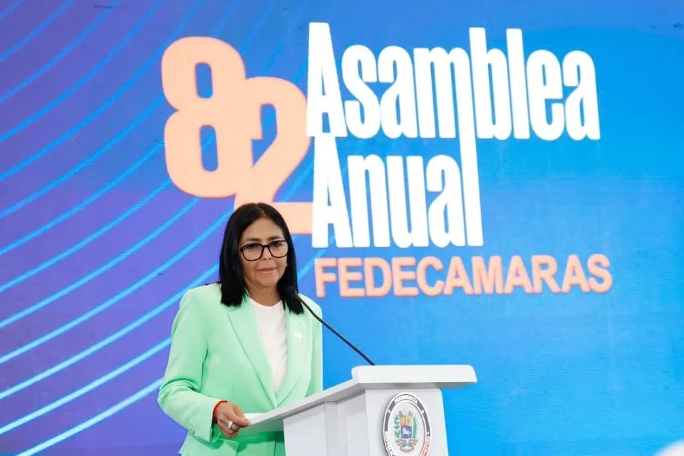 Rodríguez promete reducir brecha cambiaria, reforma tributaria y cambio en Ley Eléctrica