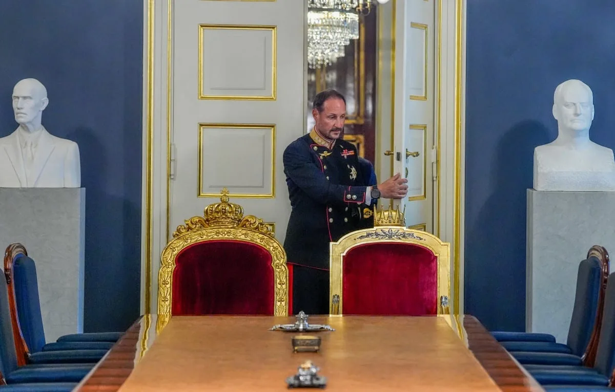 Novo Rei da Noruega: quem é Haakon VIII, o polêmico monarca que assume o país