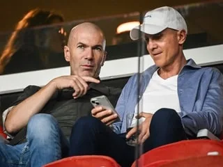 RC Lens - Paris SG. Zinédine Zidane en tribunes pour la première fois en tant que sélectionneur de l’équipe de France