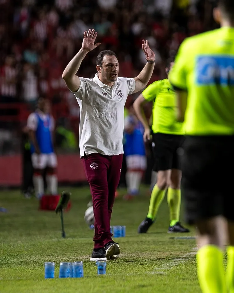 Pivetti vê Náutico melhor, apesar de derrota, e lamenta lances capitais: "Entregamos dois gols"