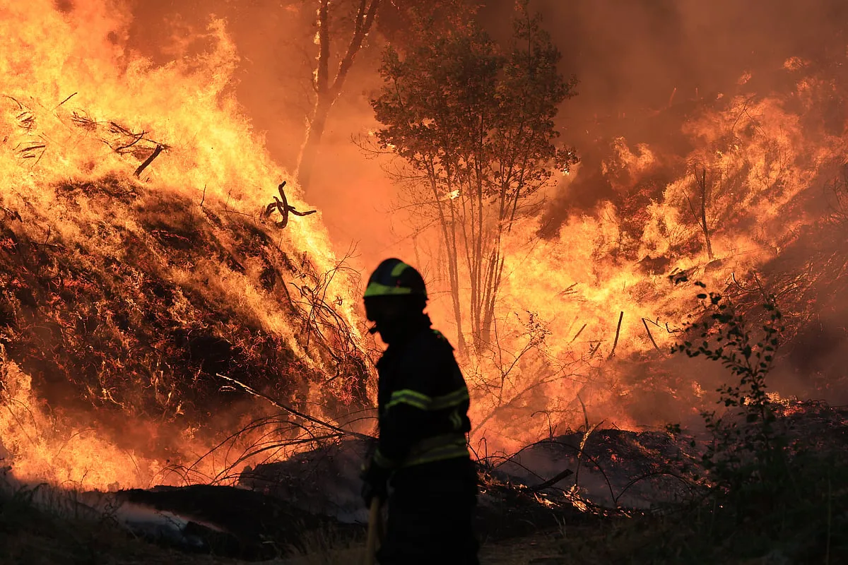 Fogo em Santo Tirso ativo com quatro frentes e várias projeções