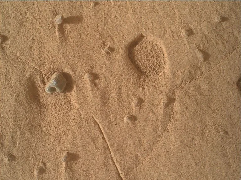 La NASA encontró nuevas “huellas” en la superficie de Marte