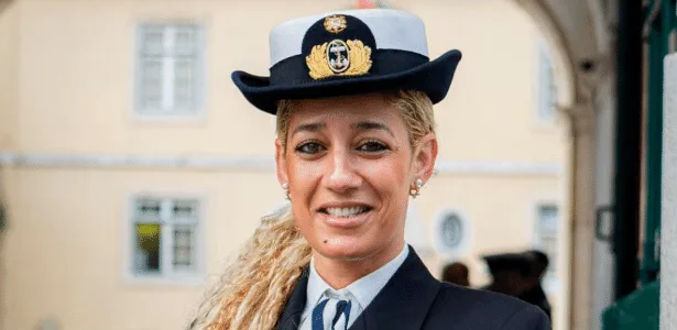 De férias, militar de Portugal salva bebê de 2 anos que se afogava em praia