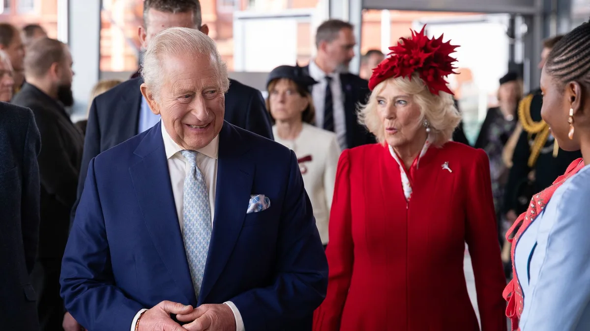 Institucionalidad y trabajo de perfil bajo: las diferentes estrategías de Carlos III y de los Gales para contrarrestar el 'efecto Sussex'