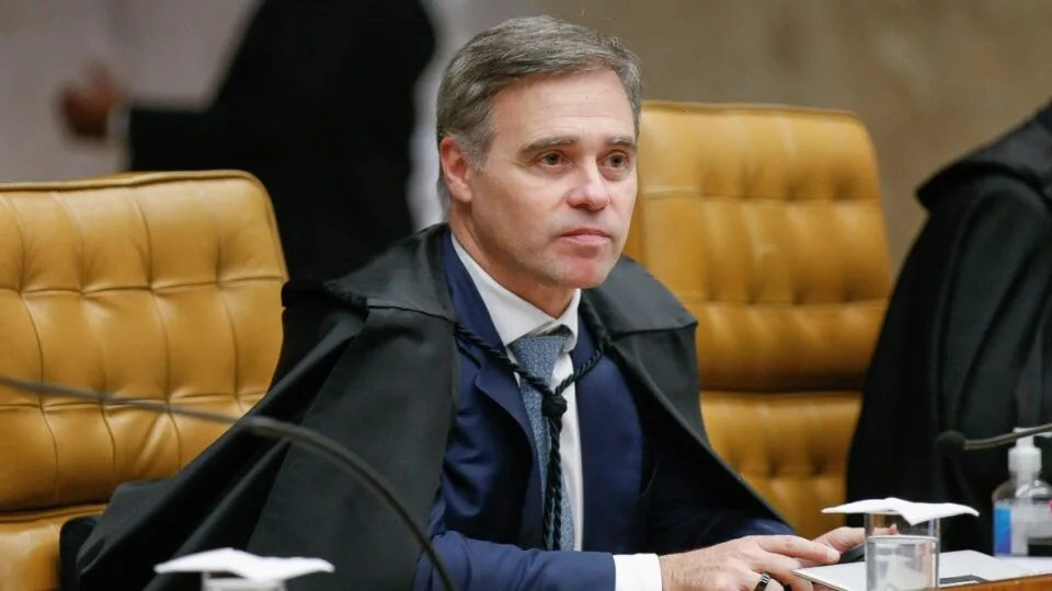 Mendonça determina que PF investigue origem de vazamento das investigações sobre Lulinha
