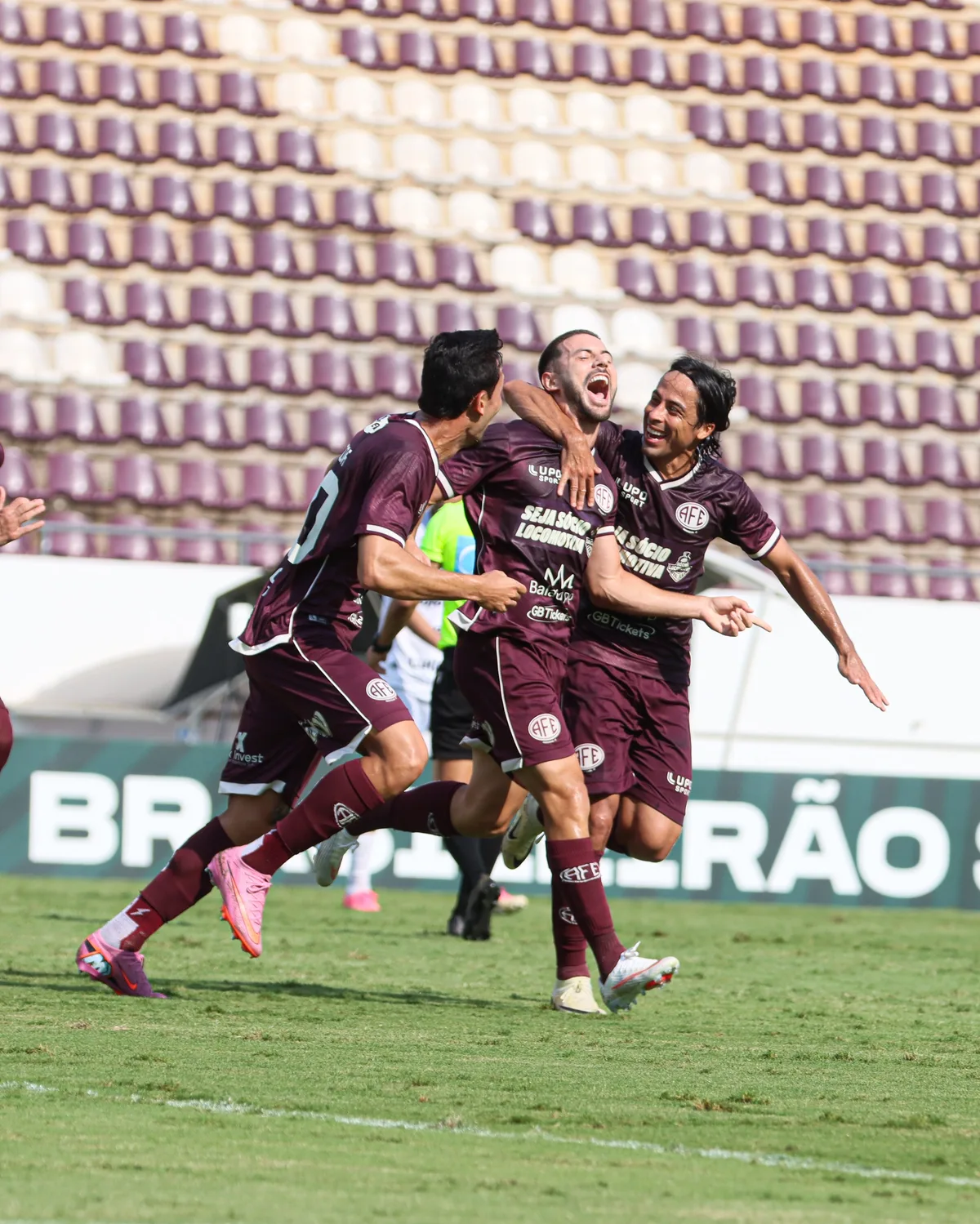 Lucas Rodrigues supera ano de lesões e celebra gol em 4º acesso com Ferroviária: "Foi na raça"