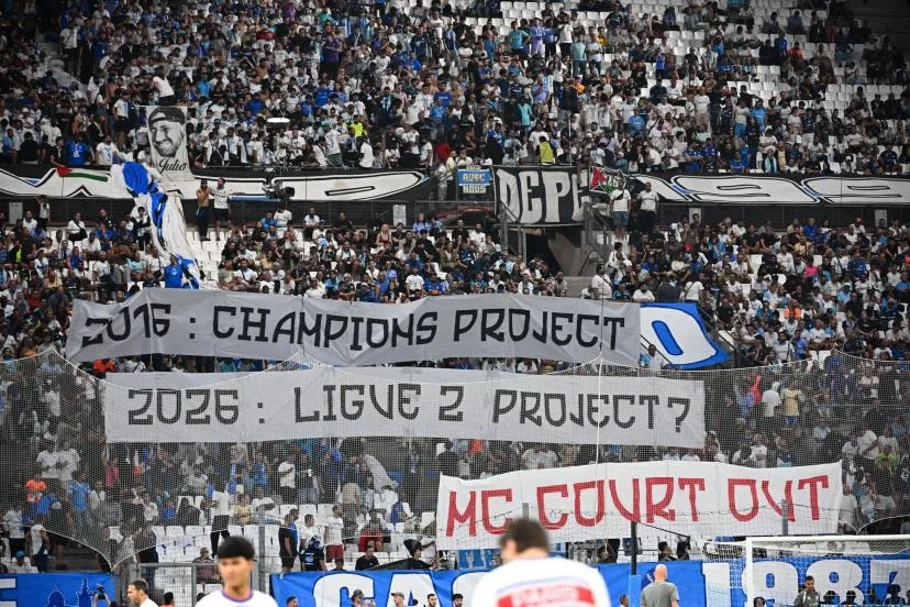 Le propriétaire Frank McCourt visé, les joueurs de l'OM salués : le Vélodrome et les supporters marseillais ont montré deux visages