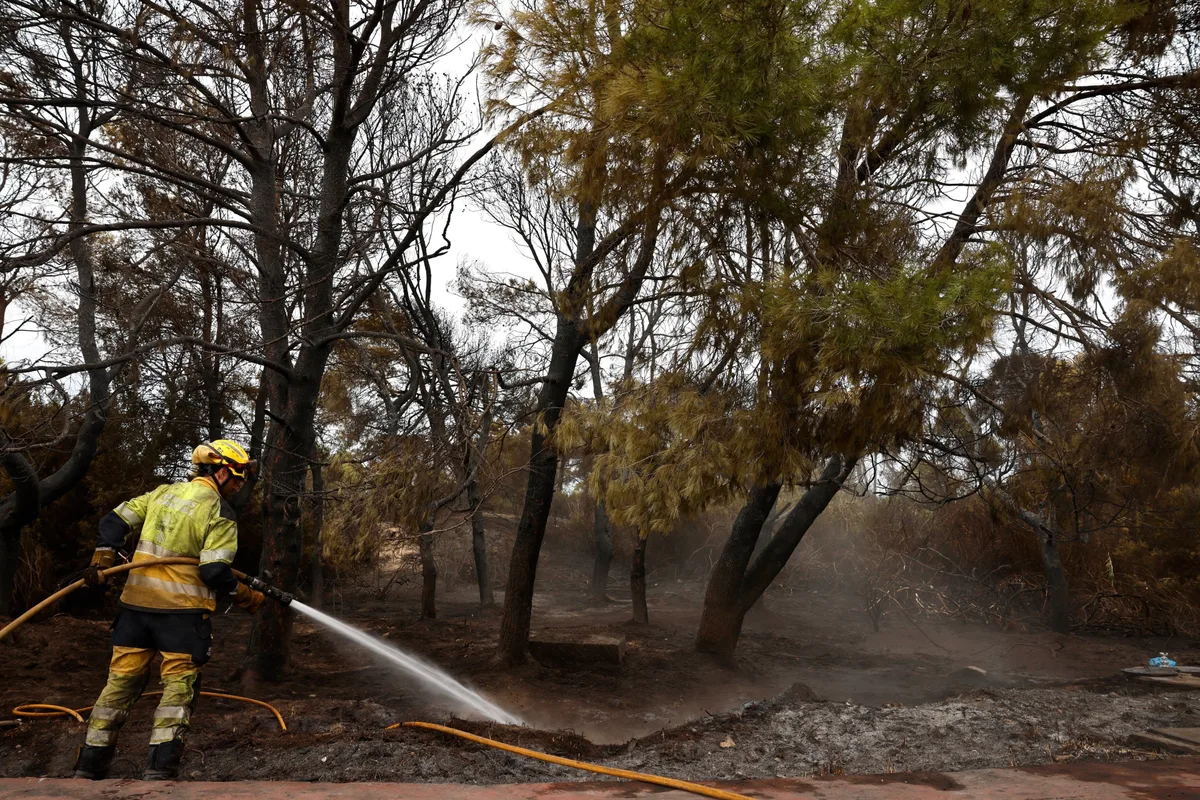El incendio de El Saler, en Valencia, sigue sin control e impide a los vecinos regresar a sus casas