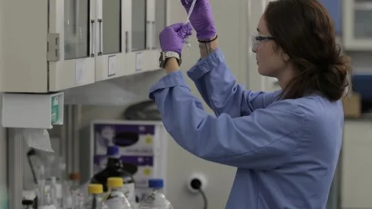 La vacuna personalizada contra el melanoma entusiasma a los oncólogos, pero aún faltan datos clave